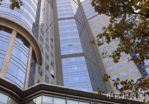 中區廣場上海市人民廣場CBD正中心、左鄰南京西路、右鄰淮海西路   