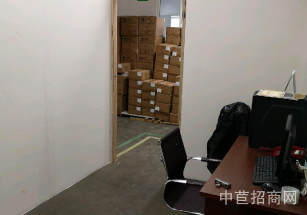 普陀區層高7.5米獨門獨院一層原房東廠房出租，價格含稅