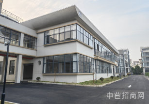 泗涇830平1樓廠房出租松江泗涇1樓830平1樓廠房出租，層高6米，適合展廳研發等