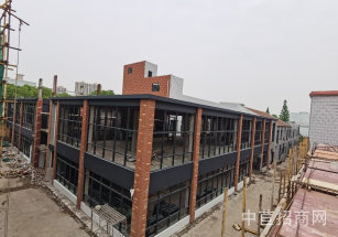 東闊頤園梅隴品牌創(chuàng)意園區(qū)虹梅高架下，有商業(yè)批文