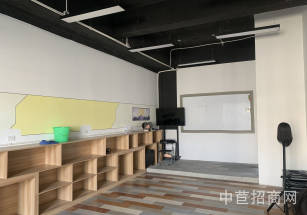 松江洞業(yè)路廠房出租閩賢科創(chuàng)園，原房東出租 樓上340平  無公攤