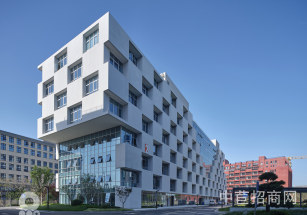 紅虹產(chǎn)業(yè)園九亭 一樓標(biāo)準(zhǔn)廠房600平米 可分割300平 園區(qū)形象好