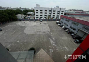 松江55畝獨(dú)院出售松江新橋獨(dú)門獨(dú)院廠房出售，占地55畝，建筑面積2700平