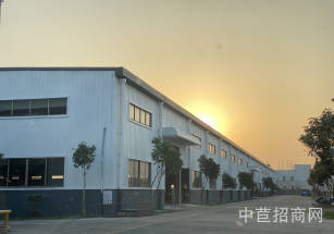 青浦60畝獨(dú)門獨(dú)院出售青浦新出獨(dú)門獨(dú)院?jiǎn)螌訌S房，占地60畝，建面20000平