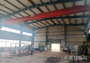 奉城獨院出租原房東直租奉城獨院單層廠房，層高12米 帶行車，空地大可環(huán)評