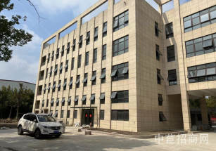 寶山楊行廠房出租寶山楊行小業主廠房出租，首層7.8米，大小可分割