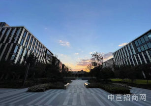 臨港松江·科技綠洲二期九亭鎮地鐵站旁大平層廠房出租，可做十萬級無塵車間，可辦環評